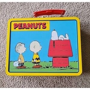 Vtg Peanuts Metal Lunch Box Charlie Brown, Snoopy on dog house Schultz Series #1